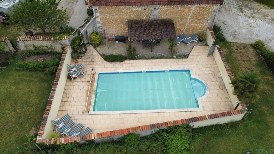 Neshla Avey Serenity Gite outside Pool